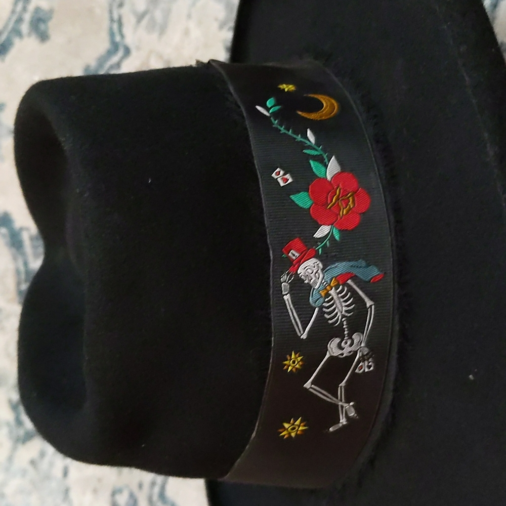 Zadig & Voltaire Black Hat with Colorful Embroidery - Picture 5 of 12